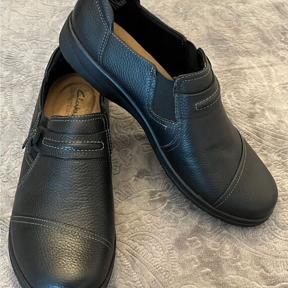Clarks Black Loafers Sleek Slip-Ons - Picture 3 of 10